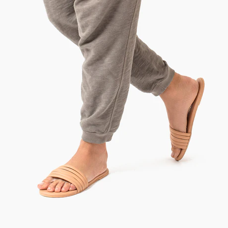 Serena Sandal in Nude